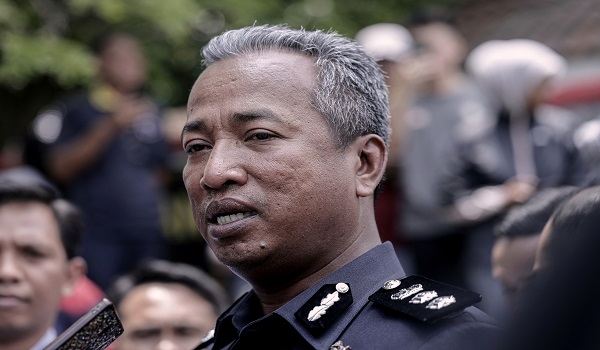 Ketua Polis Daerah Petaling Jaya, ACP Shamsudin Mamat memberitahu, pelajar lelaki disyaki menikam seorang pelajar perempuan di sebuah sekolah menengah di Bandar Utama, Petaling Jaya, disambung tujuh hari bermula esok /BERNAMA